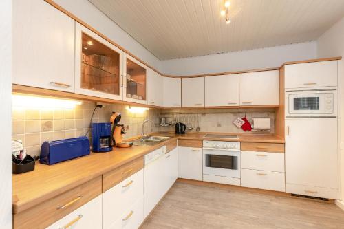 Η κουζίνα ή μικρή κουζίνα στο Ferienhaus-Eschede