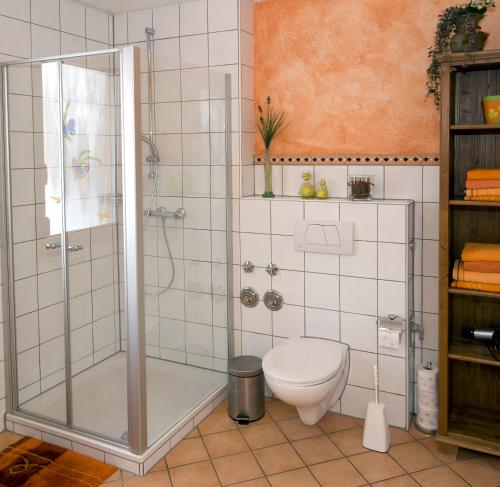 Kylpyhuone majoituspaikassa Ferienwohnung Julia Metzger