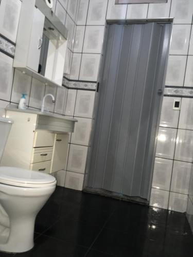 Bilik mandi di Quarto INDIVIDUAL Casa Super Aconchegante WIFI 350 MEGA