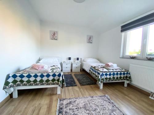 Postel nebo postele na pokoji v ubytování Apartmani Fenestra -Zagorka