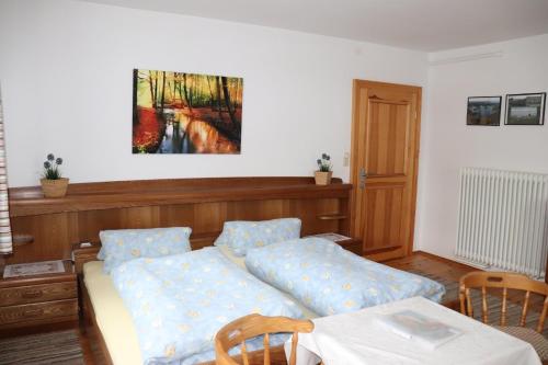Ένα ή περισσότερα κρεβάτια σε δωμάτιο στο Brombergerhof Münsing