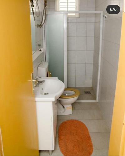 Ένα μπάνιο στο Apartmani Alfijo
