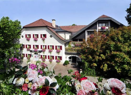 Gallery image of Hotel Gasthof Bräuwirth in Bergheim