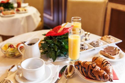 Comida en o cerca de este hotel