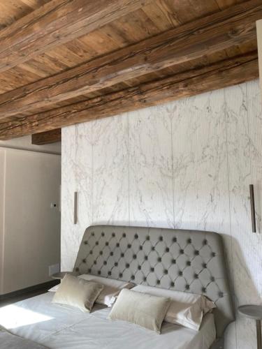 Ένα ή περισσότερα κρεβάτια σε δωμάτιο στο Palazzetto Dieda