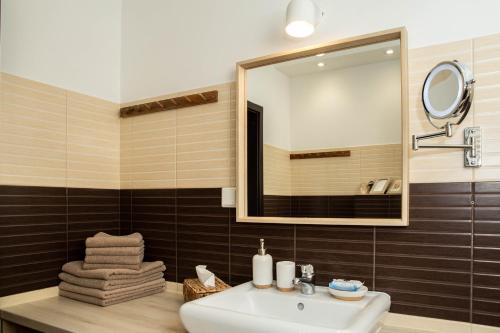 Koupelna v ubytování APARTAMENT SEASHELL KOŁOBRZEG BOCIANIE GNIAZDO