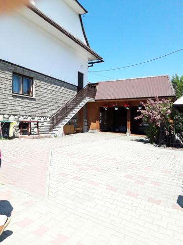 a brick patio in front of a building at Pod Tatarską Górą in Biały Dunajec