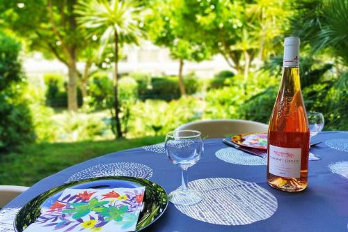 Suberbe T2 climatisé avec piscine et jardin de 150m2