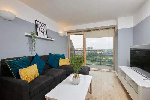 The Elegant Riverside Gem In The Heart of Leeds, Headingley, United Kingdom