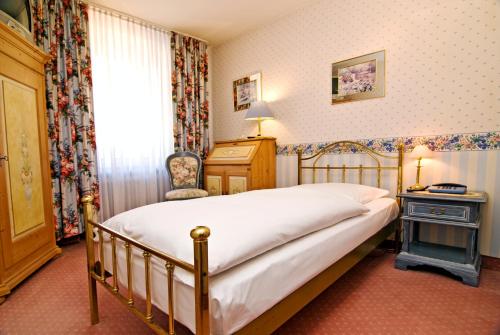 Ένα ή περισσότερα κρεβάτια σε δωμάτιο στο Wald-Hotel