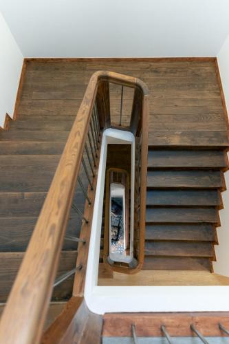 an empty stairwell in a house with wooden stairs at Jardines Villaverde in Villaverde de Pontones