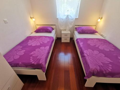 VILLA SARA 1, 50 m from the beach, balcony and sea view, private parking