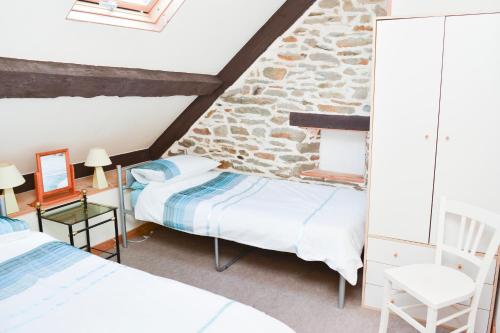 Ein Bett oder Betten in einem Zimmer der Unterkunft La Maison Neuve near Bagnoles de l'Orne