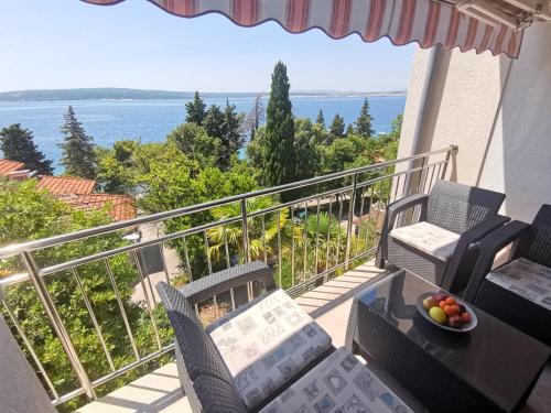 VILLA SARA 1, 50 m from the beach, balcony and sea view, private parking