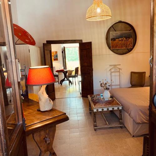 Cama o camas de una habitación en Casette rosse nel borgo medievale di Fossanova