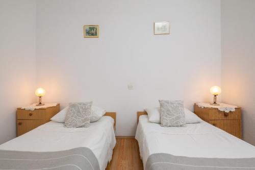 A 2 apt near beach w patio parking and grill