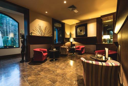 a lobby with chairs and a waiting room at Balneario Font Vella- Adults Only in Sant Hilari Sacalm