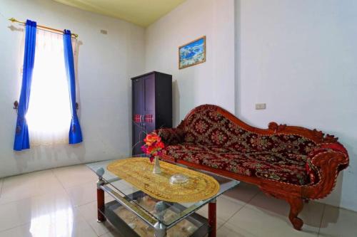 a living room with a couch and a table at Hotel Rembulan in Tebingtinggi