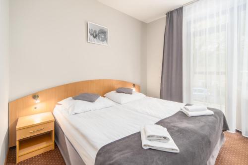 a hotel room with a bed and a window at SeaPark Hotel Wellness & Spa in Kołobrzeg