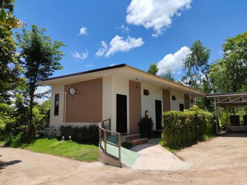 a small house with a driveway in front of it at Morinaka Craftfe & Poshtel in Ban Na Muang