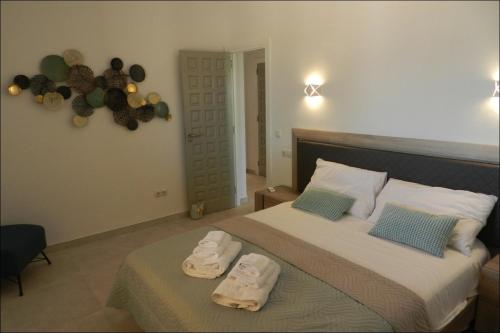 a bedroom with a bed with towels on it at Casa Sueño in Calpe