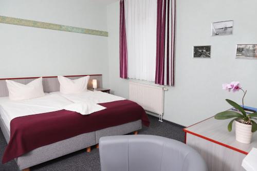 Llit o llits en una habitació de Hotel "Am Werl"