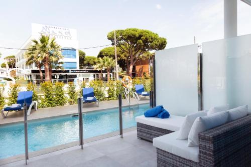 a swimming pool with a balcony overlooking the ocean at Masd Mediterraneo Hotel Apartamentos Spa in Castelldefels