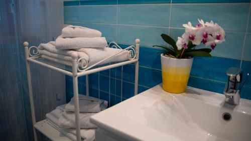 Ett badrum på Castellabate Apartments Casa Cardone