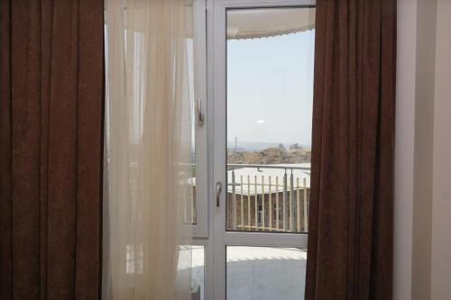Panorama hotel on Baghramyan avenueにあるバルコニーまたはテラス