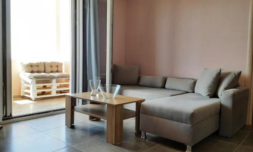 Χώρος καθιστικού στο Maistros Seafront Apartment