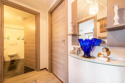 Kúpeľňa v ubytovaní Ferienwohnung in San Zeno mit schönem Seeblick