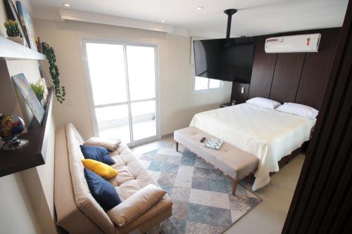 A bed or beds in a room at Flat 2211 - Guarulhos Aeroporto - Wi-fi - Estacionamento - Home Office - Shoppings