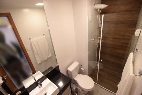 A bathroom at Flat 2211 - Guarulhos Aeroporto - Wi-fi - Estacionamento - Home Office - Shoppings
