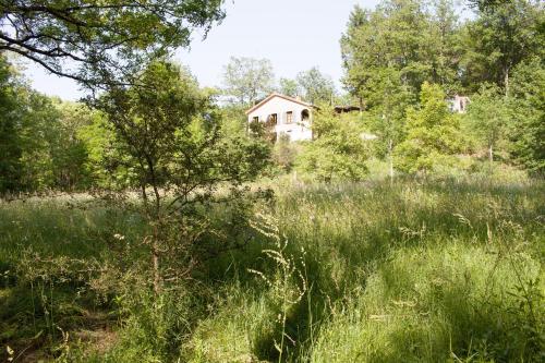 Gallery image of Villa Domaine Liberté avec prairie et forêt au bord d'une rivière en Ardèche in Silhac