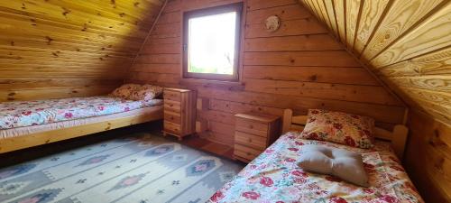 Llit o llits en una habitació de Domek Mazury - Jezioro Orzysz