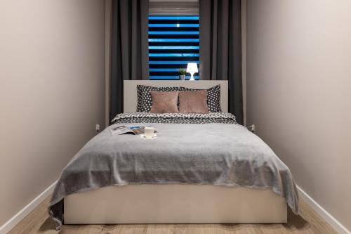 Ένα ή περισσότερα κρεβάτια σε δωμάτιο στο Apartament Słoneczny Poranek