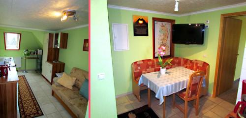 kuchnia oraz salon ze stołem i kanapą w obiekcie Zimmervermietung Leuba w mieście Ostritz