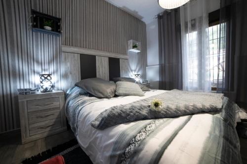 Tempat tidur dalam kamar di APARTAMENTO LA VEGUILLA
