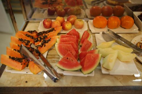 a bunch of different types of fruits on plates at Hotel Uipi in Sorriso