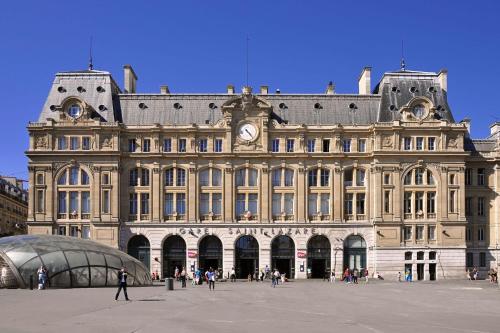Charming Duplex Apt with Terrace in Central Paris