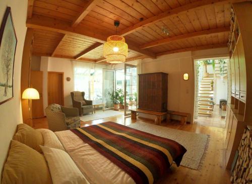 a bedroom with a large bed in a room at Teichwies'n Alm in Lackenhof