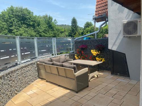 a patio with a table and chairs on a balcony at Oázis Panzió in Gyenesdiás