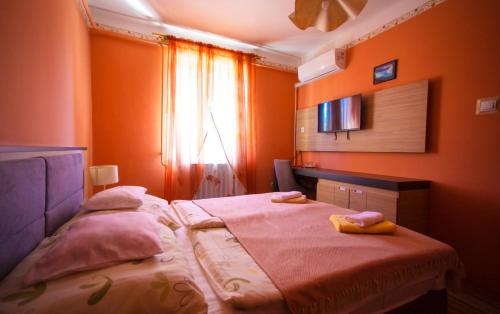 Postel nebo postele na pokoji v ubytování Alabástrom Panzió és Étterem