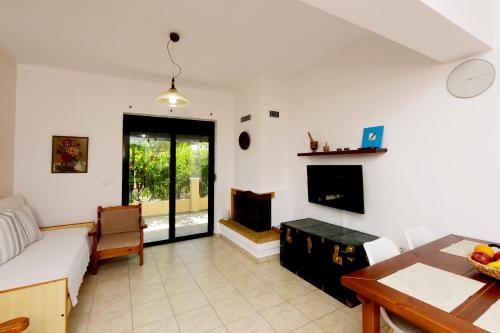 Athina's Apartment in Olive Grove
