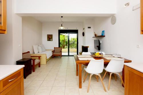 Athina's Apartment in Olive Grove