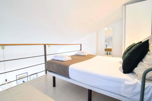 a bedroom with a bed and a balcony at Letmalaga Economy Jábega in Málaga