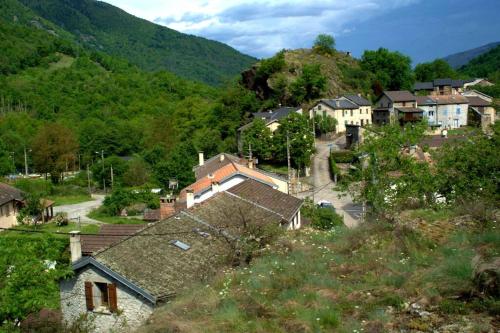 a group of houses in a village in the mountains at Maison au cœur des Pyrénées in Perles-et-Castelet