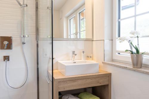 Kylpyhuone majoituspaikassa Haus Alpenblick