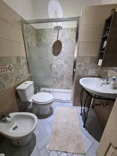a bathroom with a toilet and a sink and a shower at B&B Betania in Riposto
