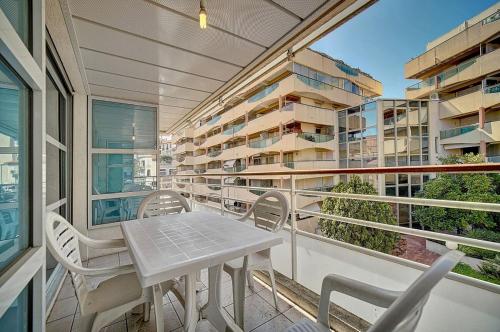 Spacieux 2 chambres TERRASSE, CANNES CENTRE A2B067